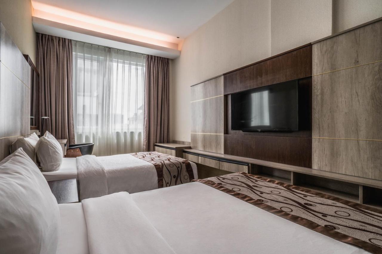 Ano Hotel Мири Екстериор снимка