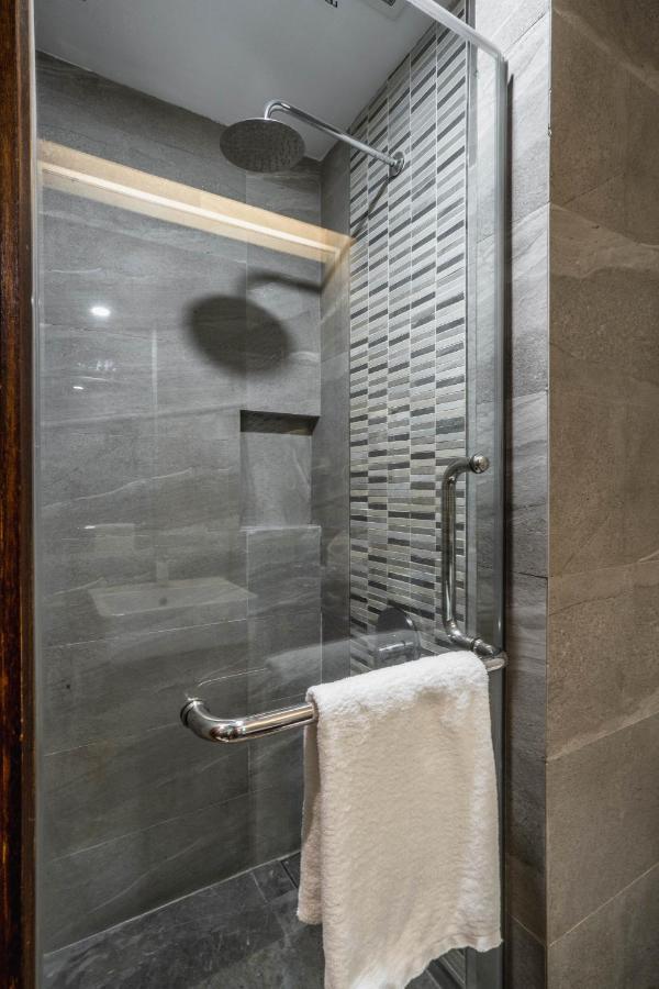 Ano Hotel Мири Екстериор снимка