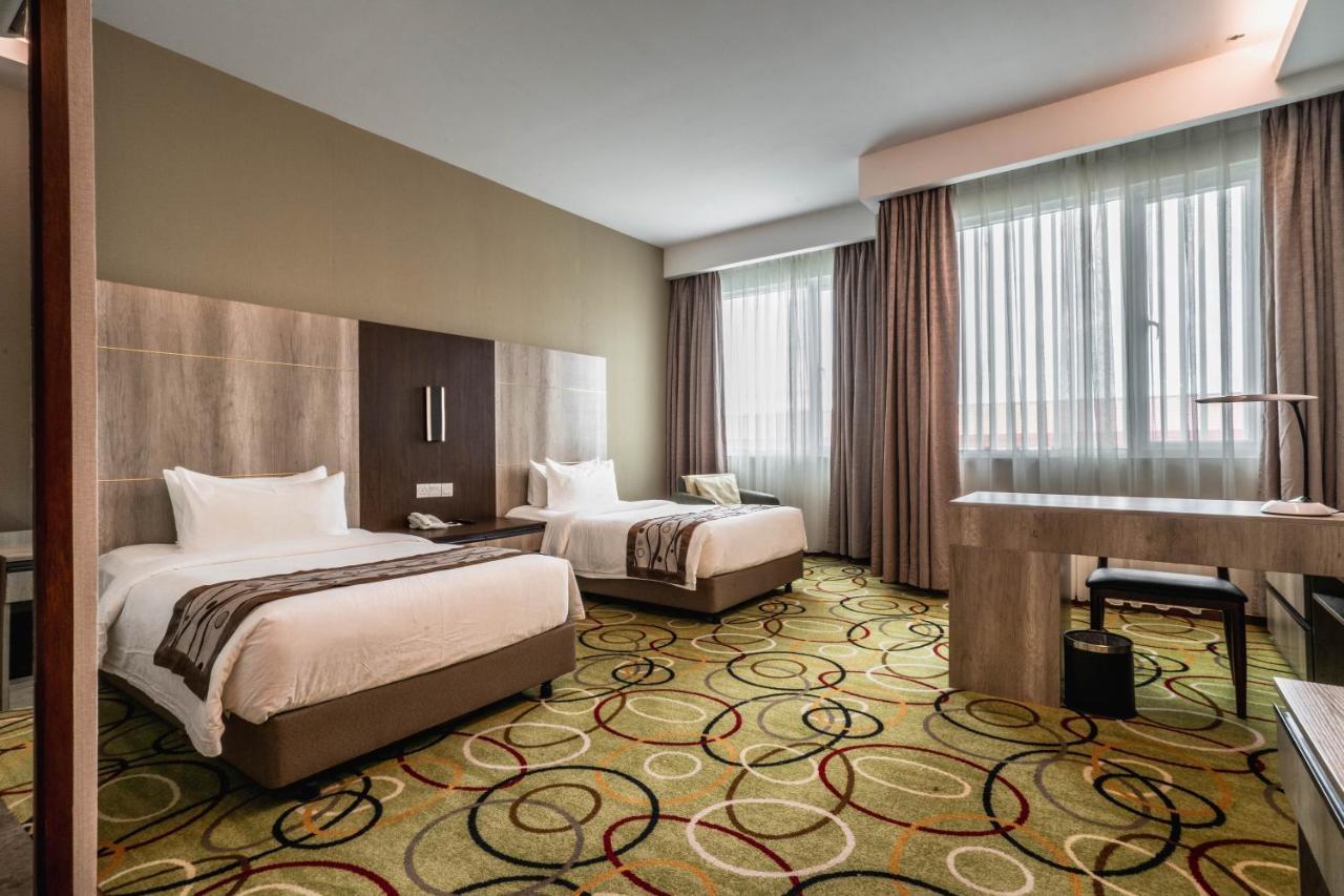 Ano Hotel Мири Екстериор снимка